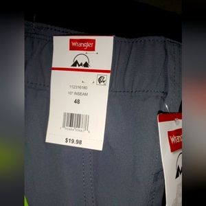 Wrangler performance utility relaxed fit shorts new with tags size 48